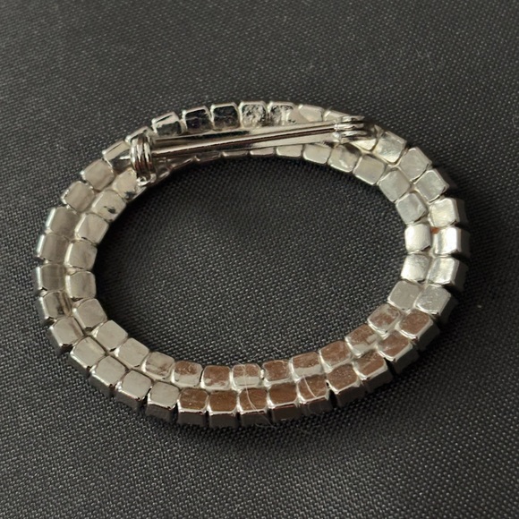 Vintage Rhinestone Wreath Silvertone brooch - Picture 4 of 6